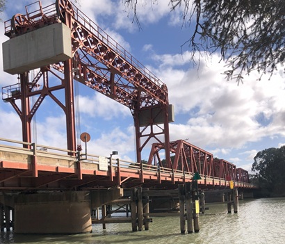 Bridge across Murray river Paringa to Renmark